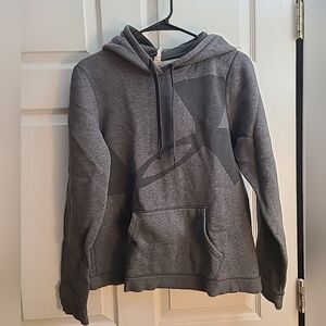 Under Armour Medium Hoodie Gray Semi Fit All Season Gear Pullover Sweatshirt